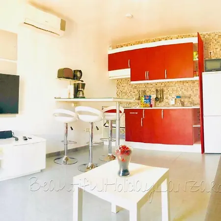 Nobleza With Pool, Sat-tv, Wifi & Air Conditioner كوستا تاغيسي